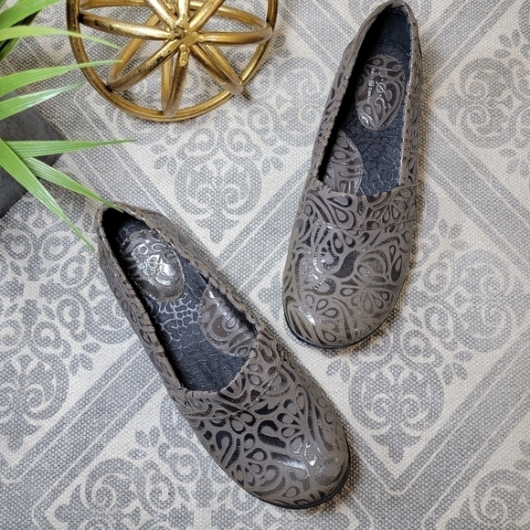 B.O.C. Howell Tooled Leather Flats Loafers Clogs Size 6.5 - Picture 6 of 16